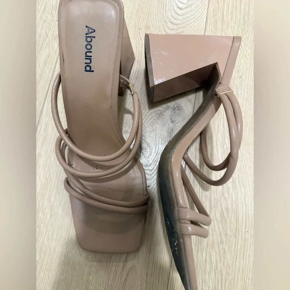 Abound Women's Austyn Block Heel Strappy tan/Nude Sandals size 10